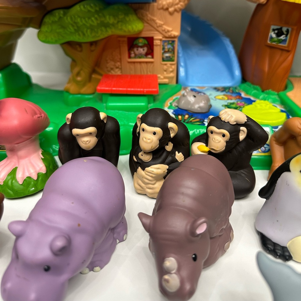 Little People Zoo Talkers play set with 23 animals - Picture 7 of 9